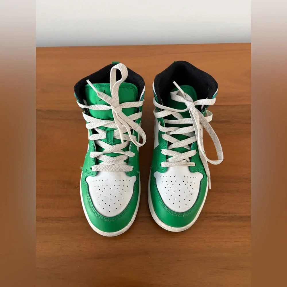Nike Kids Sneakers in Green and White - Picture 2 of 5
